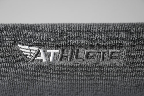 Logo nakışı detay - fitness havlu kalitesi